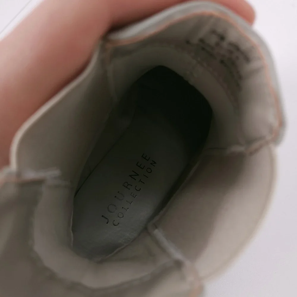 Journee Collection Mirette Grey Lug Sole Pull‎ On Winter Booties Womens Size 7
